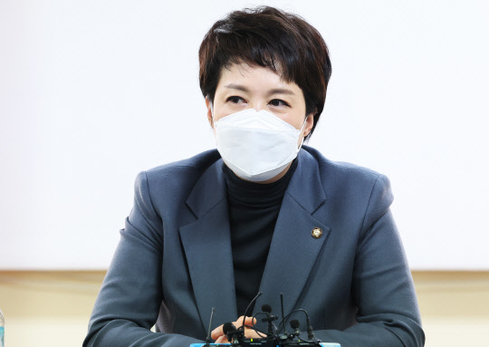 경기도지사 출마를 선언한 김은혜 국민의힘 의원이 7일 경기도 수원시 국민의힘 경기도당에서 열린 기자간담회에서 발언하고 있다. 연합뉴스